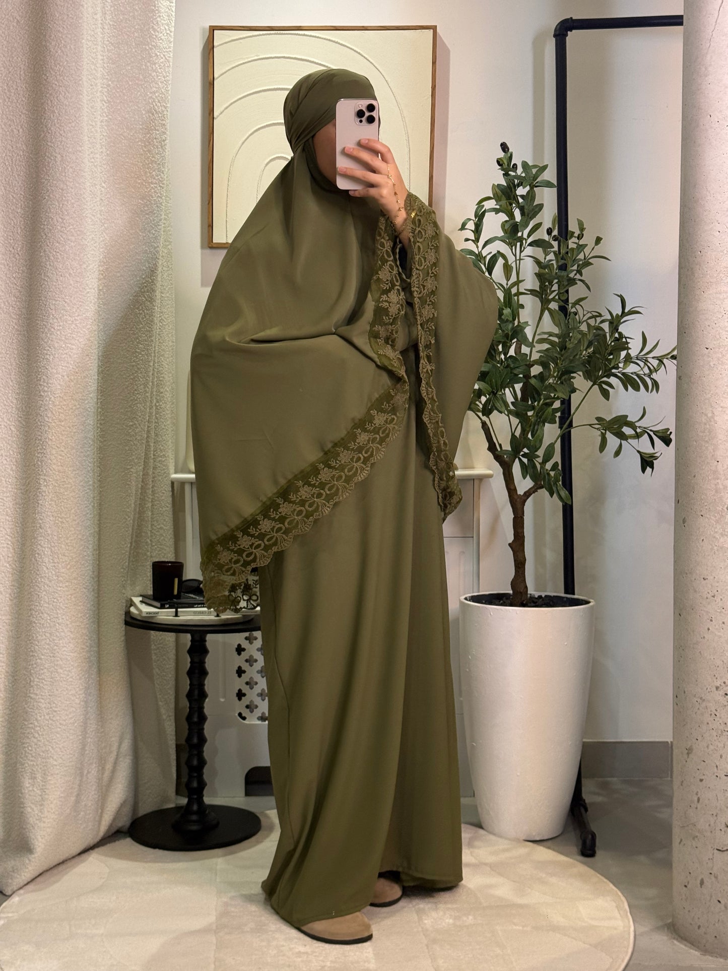 Ensemble Malaysia vert olive