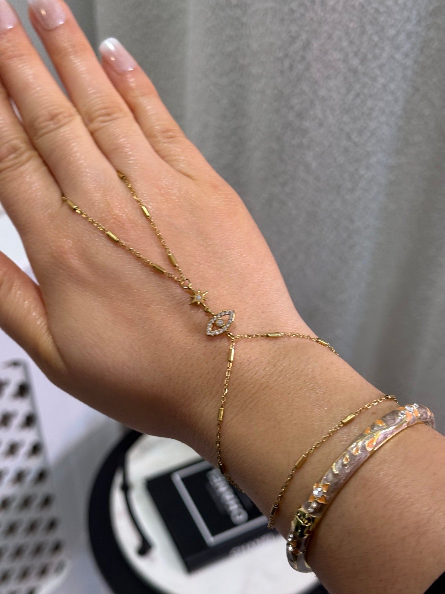 Chaîne de main Lucy