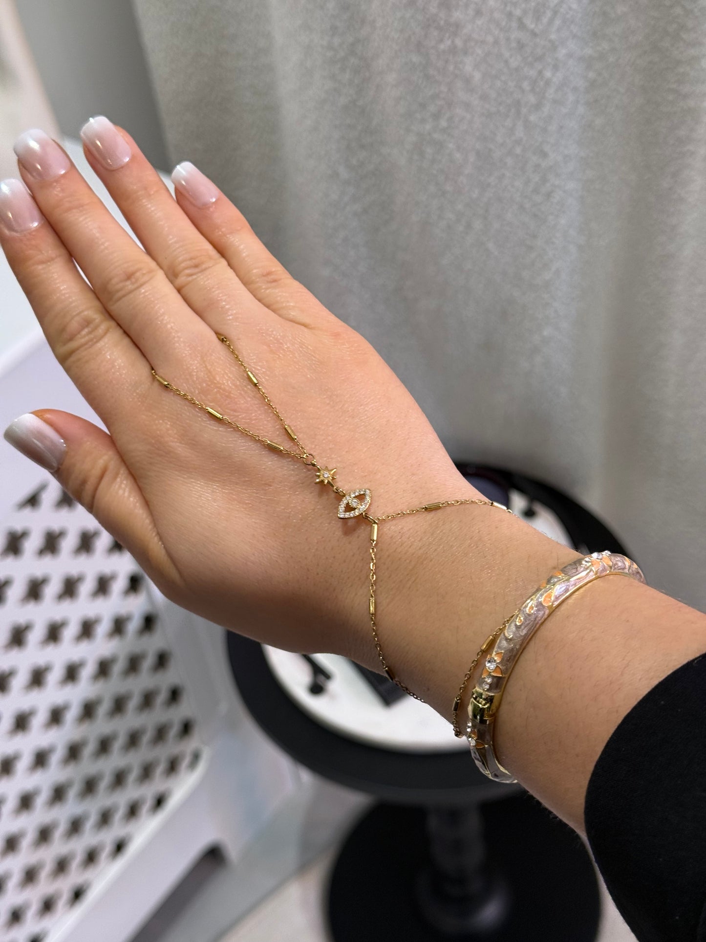 Chaîne de main Lucy